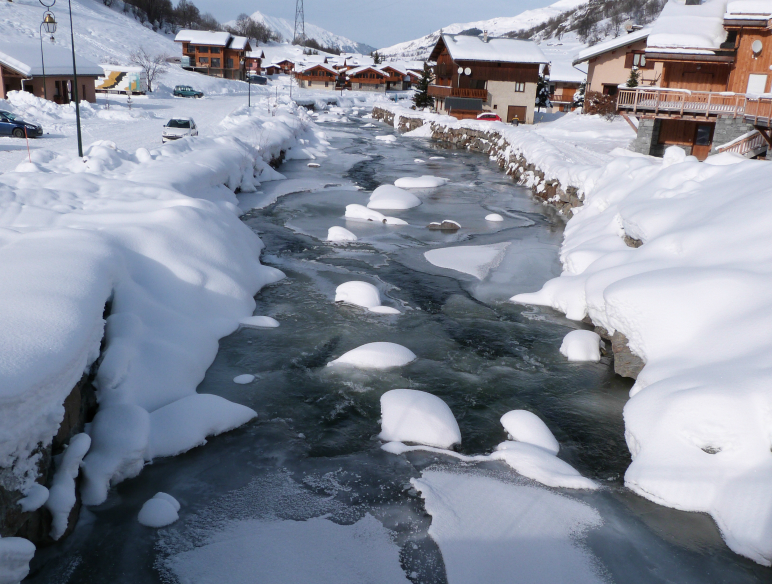 Doron de Belleville Doron de Belleville, view from bridge at le Bettaix
