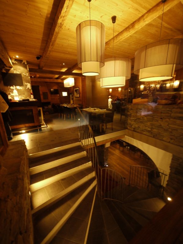 Interior & stairs Face West Cafe, Val Thorens - stairs & interior