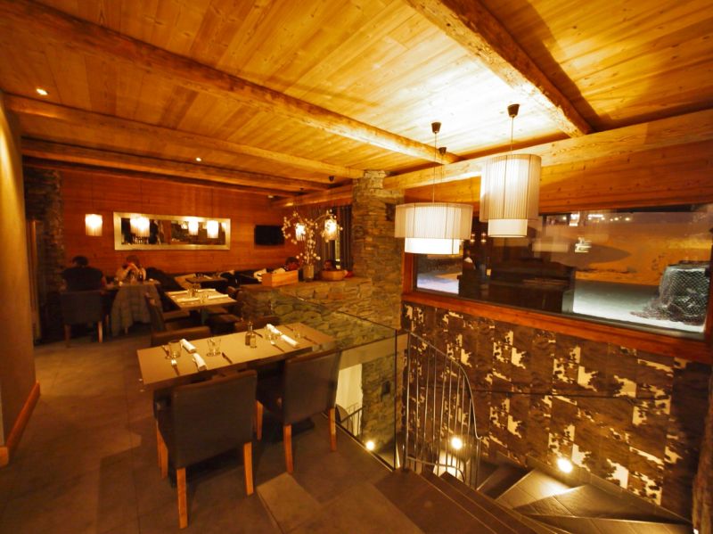 Face West cafe - interior Cafe Face West, Val Thorens restuarant - interior