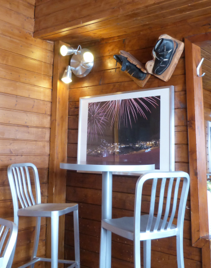 Interior of Freeride cafe Val Thorens mountain chalet review - Freeride cafe, interior