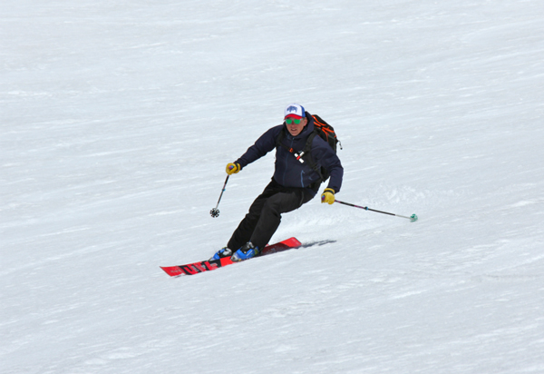 Off piste skier in Val Thorens