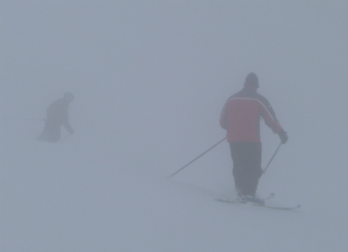 Skiers in the mist Val Thorens snow report - skiers in the mist